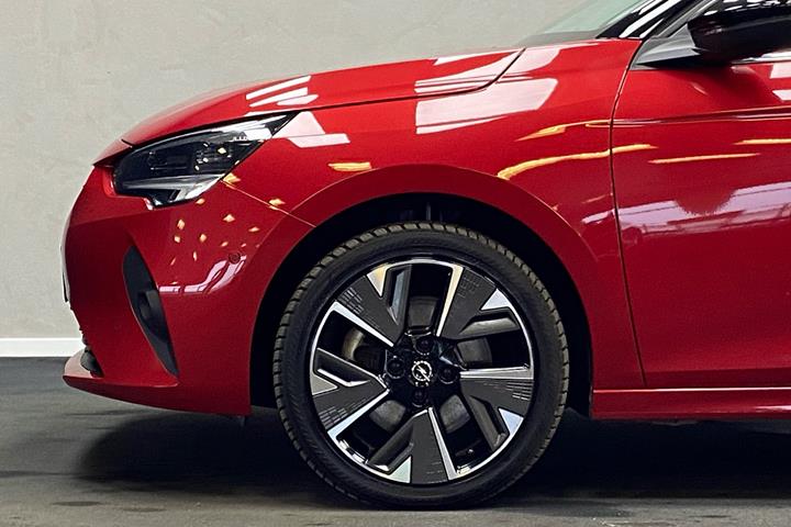 Rød Opel Corsa-e fra 2021