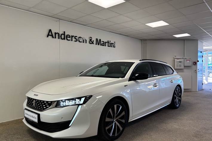 Hvid Peugeot 508 fra 2020 set udefra