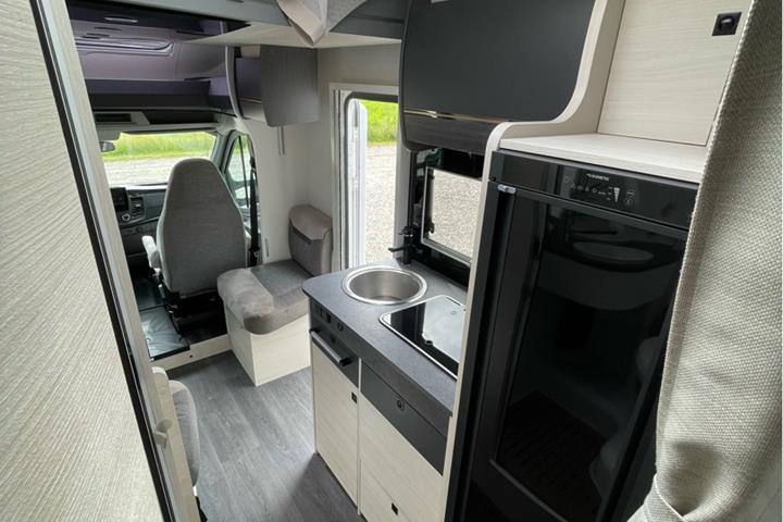 Hvid Chausson Titanium 627 GA fra 2022 set indefra