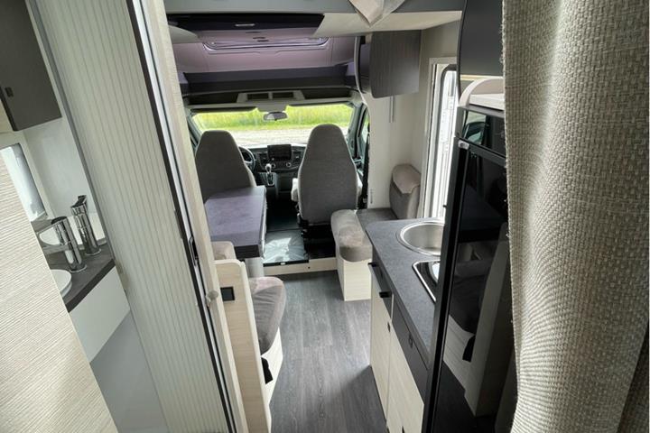 Hvid Chausson Titanium 627 GA fra 2022 set indefra