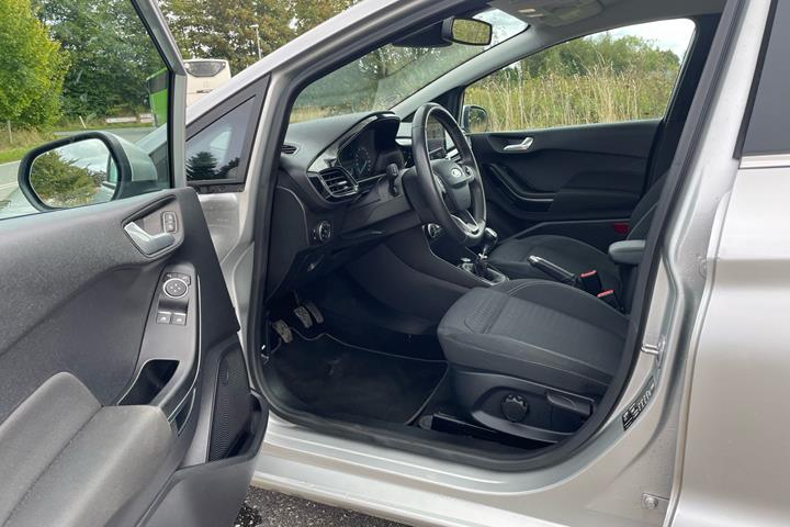 Sølv Ford Fiesta fra 2019