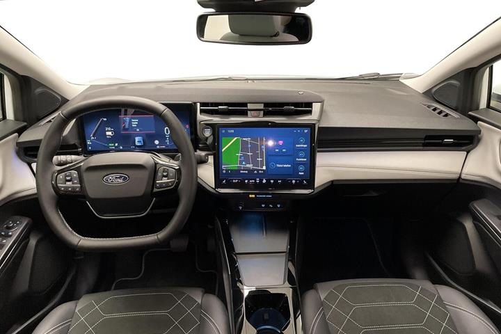 Hvid Ford Puma Gen-E fra 2025 set indefra