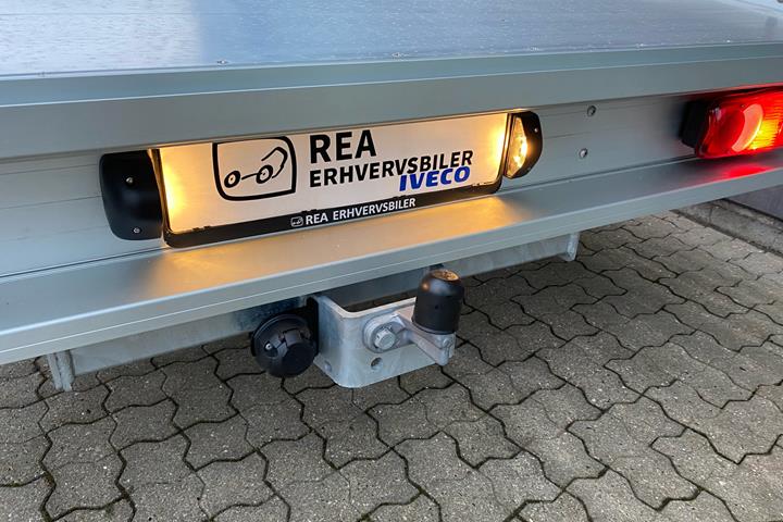 Hvid Renault Master fra 2023