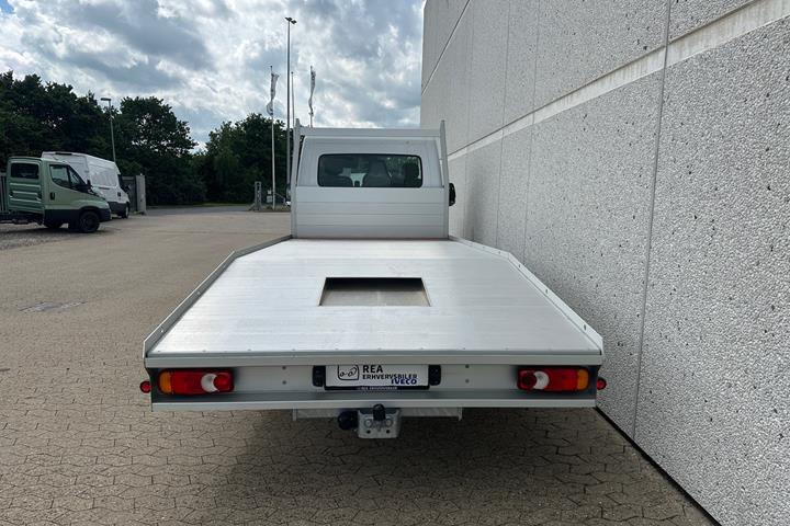 Hvid Renault Master fra 2023