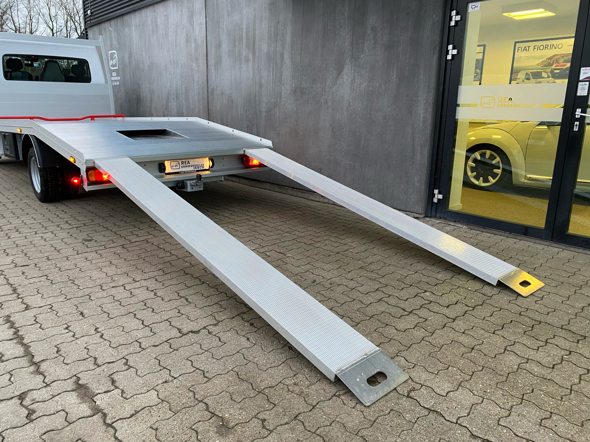 Hvid Renault Master fra 2023