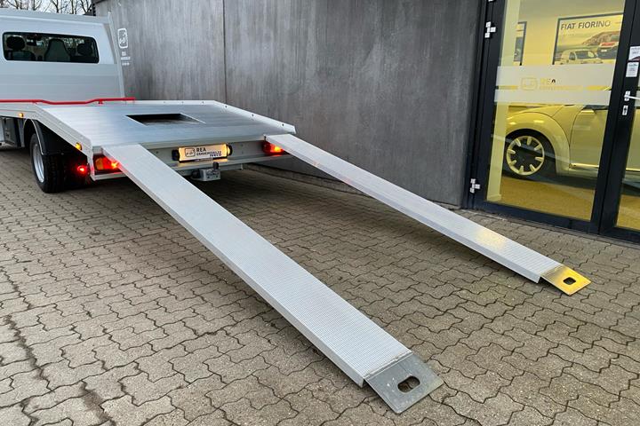 Hvid Renault Master fra 2023