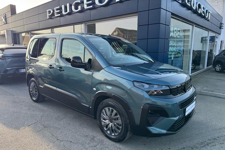Blå Peugeot e-Rifter fra 2025 set udefra