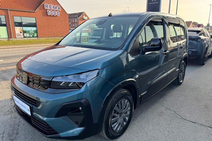 Blå Peugeot e-Rifter fra 2025 set udefra