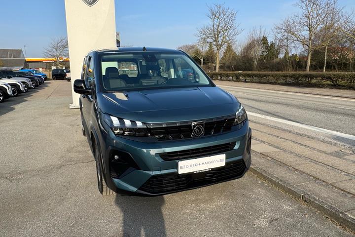 Blå Peugeot e-Rifter fra 2025