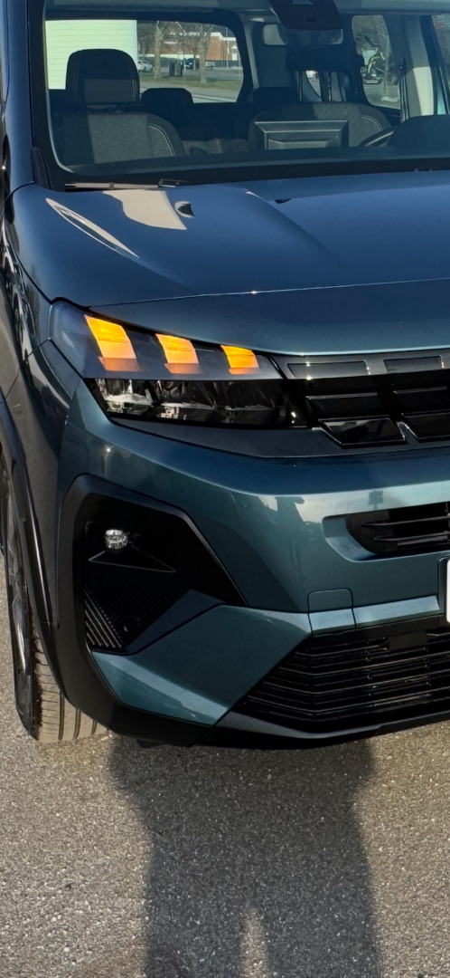 Blå Peugeot e-Rifter fra 2025
