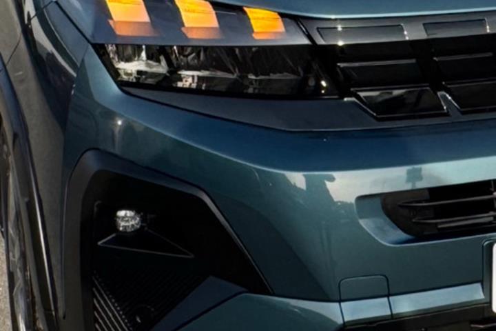 Blå Peugeot e-Rifter fra 2025