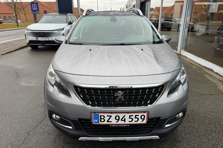 Grå Peugeot 2008 fra 2018