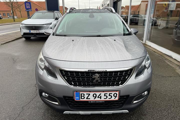 Grå Peugeot 2008 fra 2018