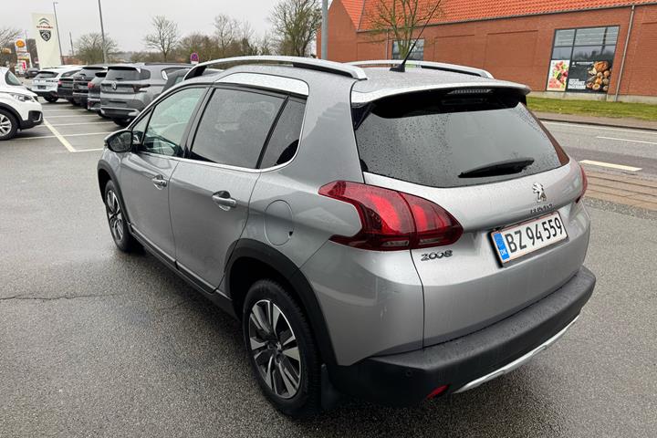 Grå Peugeot 2008 fra 2018