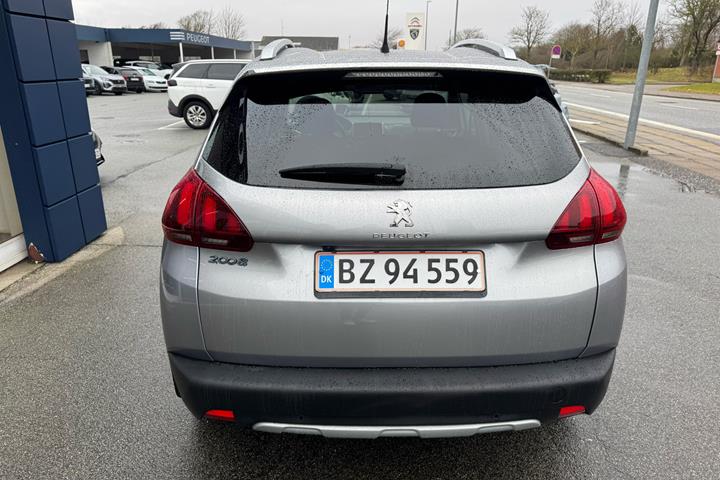 Grå Peugeot 2008 fra 2018
