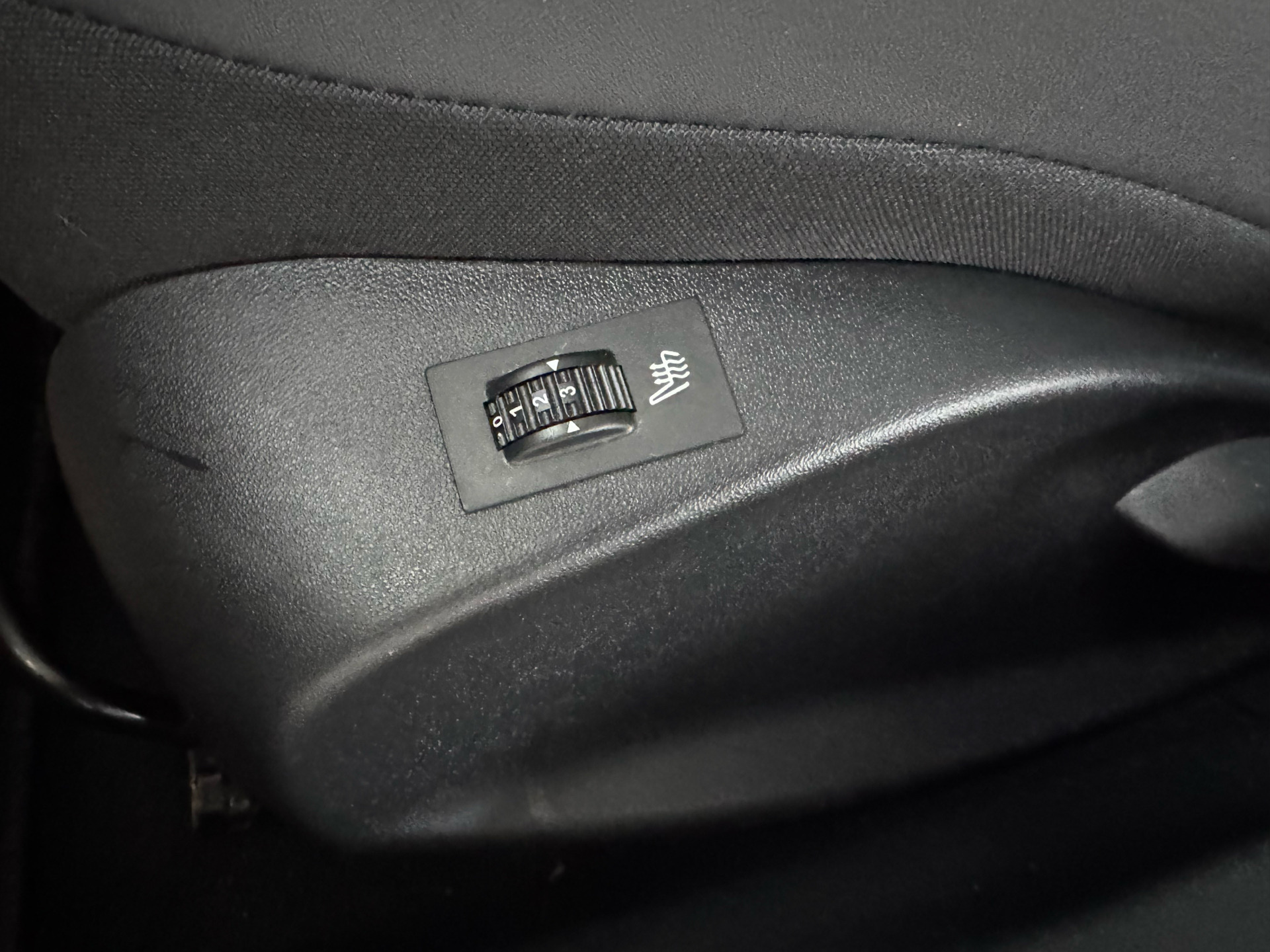 Grå Peugeot 2008 fra 2018