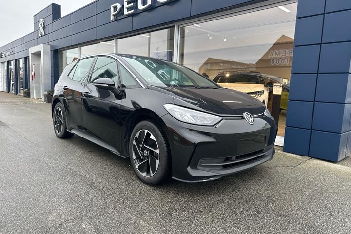 Sort VW ID.3 fra 2023 set udefra