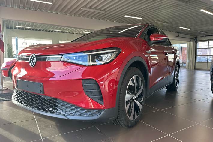 Rød VW ID.4 fra 2023 set udefra
