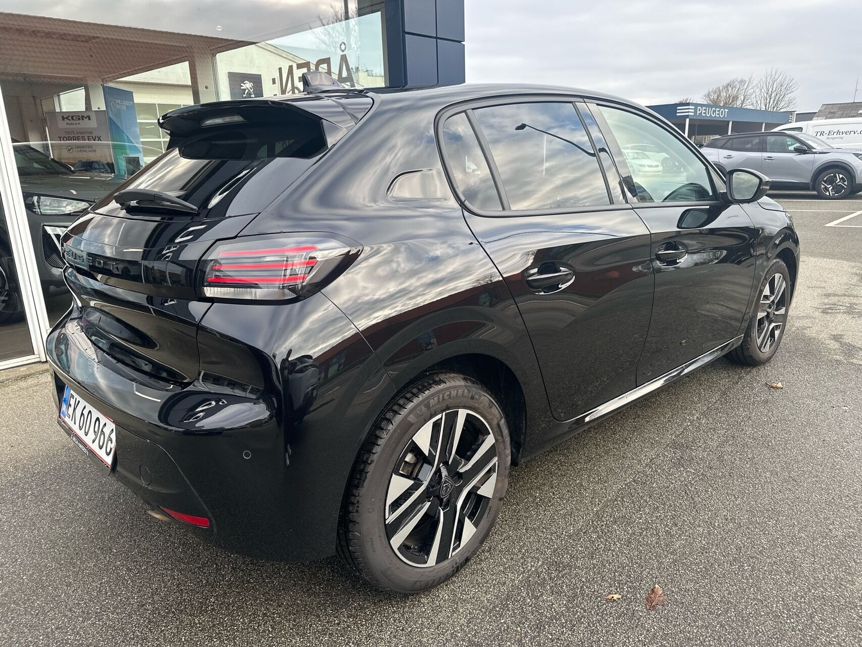 Sort Peugeot 208 fra 2025