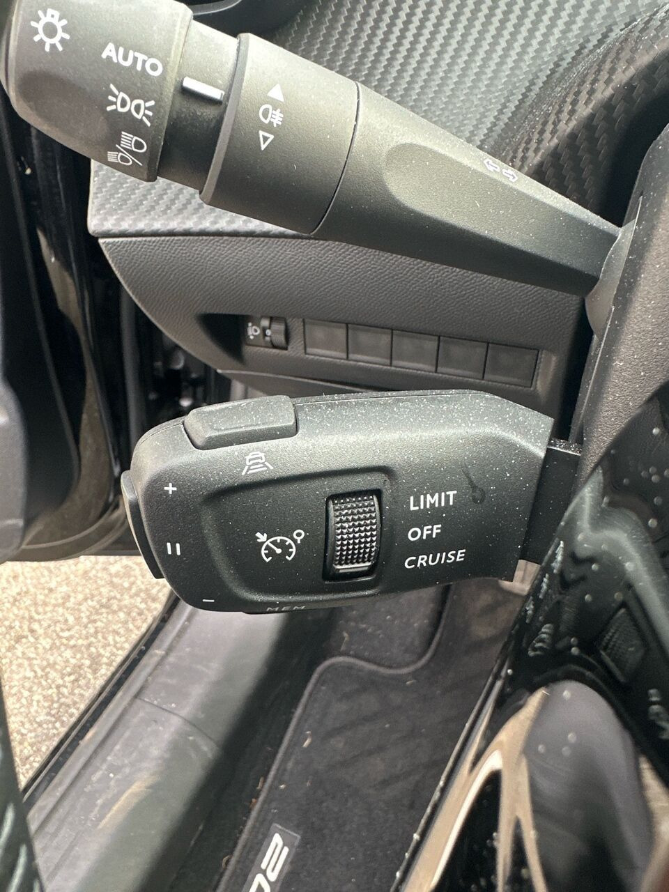 Sort Peugeot 208 fra 2025