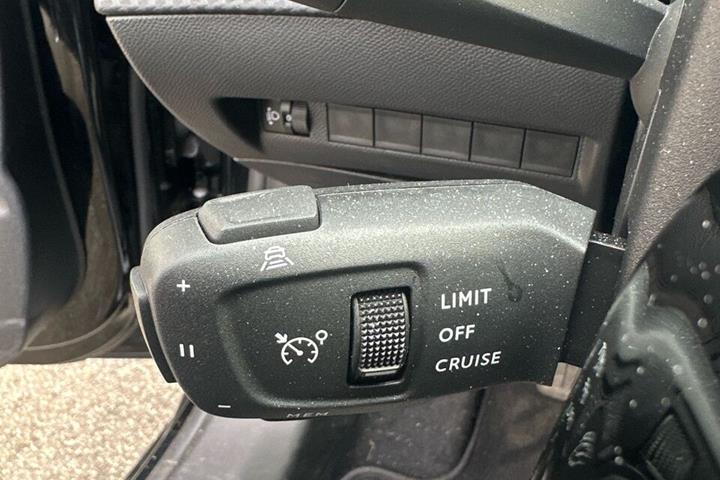 Sort Peugeot 208 fra 2025