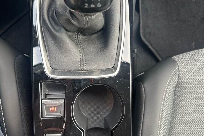 Sort Peugeot 208 fra 2025