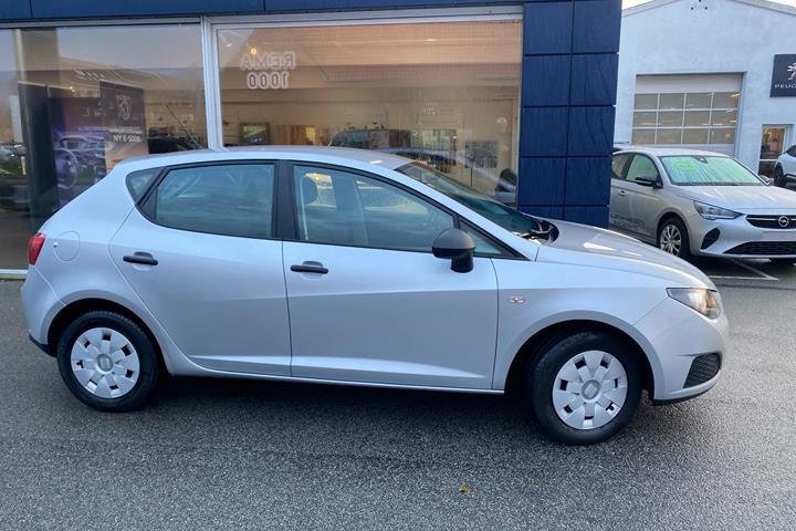 Sølv Seat Ibiza fra 2011