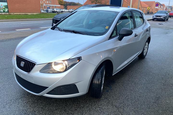 Sølv Seat Ibiza fra 2011