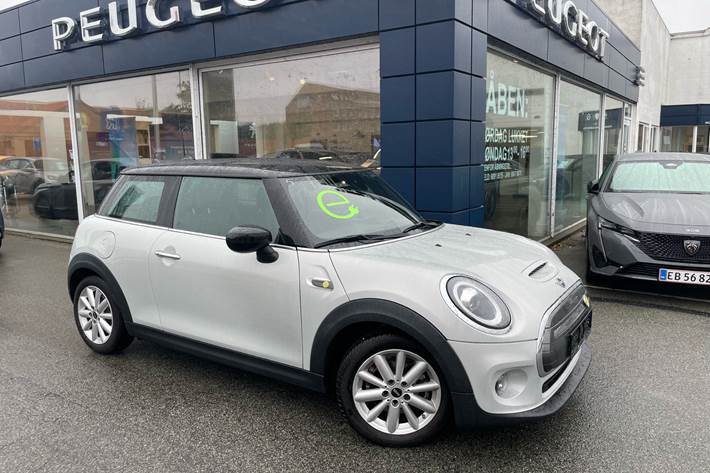 Hvid Mini Cooper fra 2020 set udefra