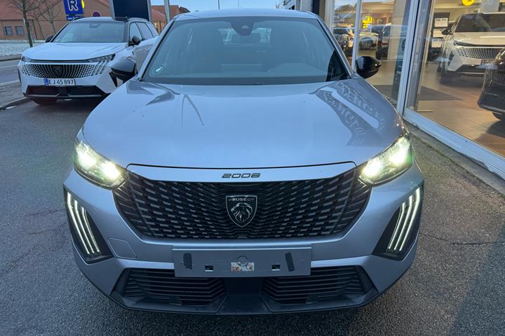 Grå Peugeot 2008 fra 2024