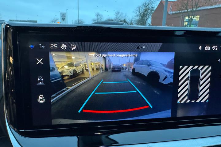 Grå Peugeot 2008 fra 2024