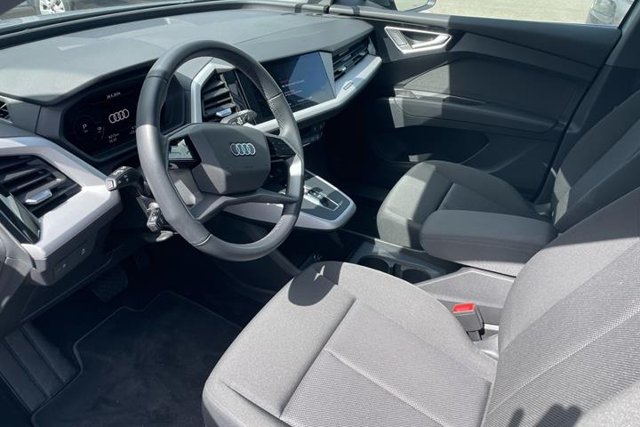 Sølv Audi Q4 fra 2023