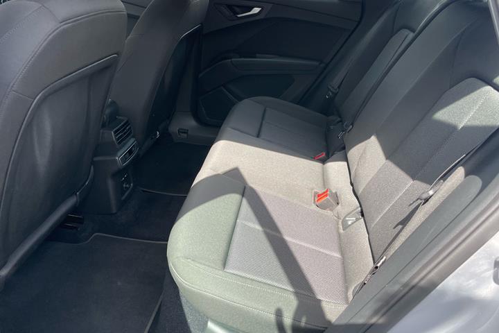 Sølv Audi Q4 fra 2023