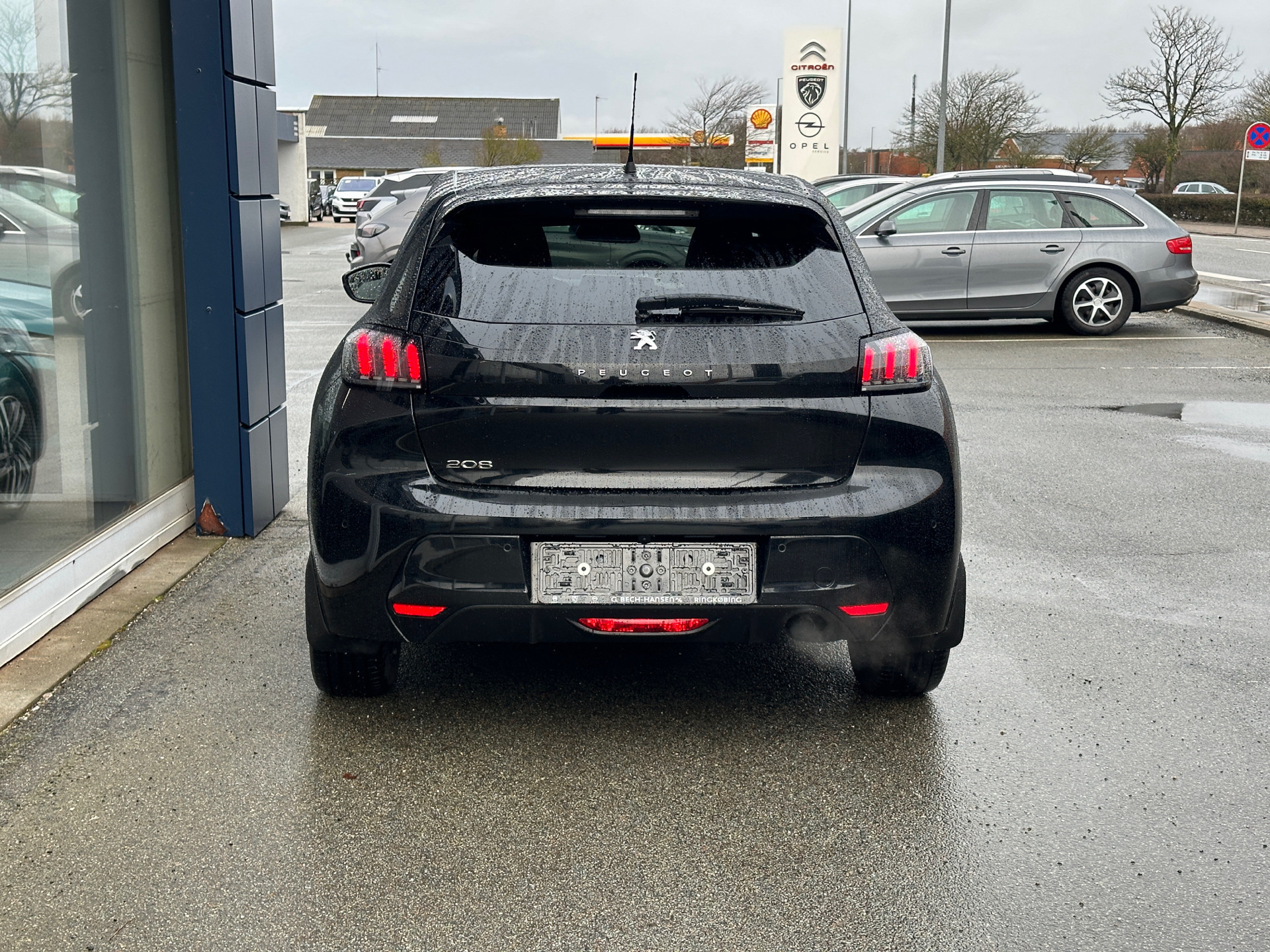 Sort Peugeot 208 fra 2020