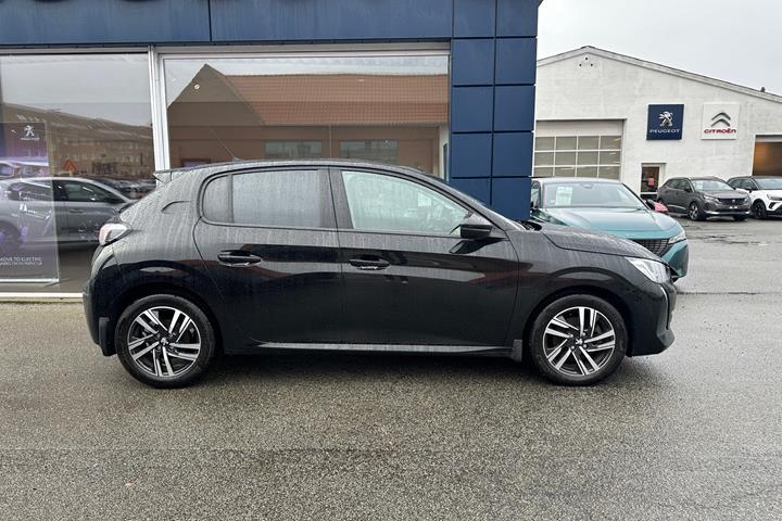 Sort Peugeot 208 fra 2020