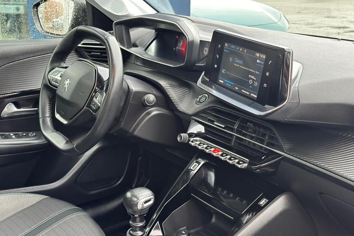 Sort Peugeot 208 fra 2020