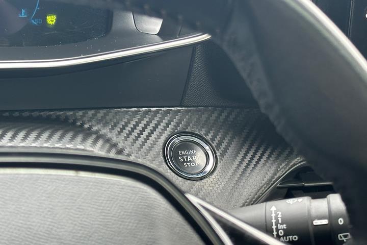 Sort Peugeot 208 fra 2020
