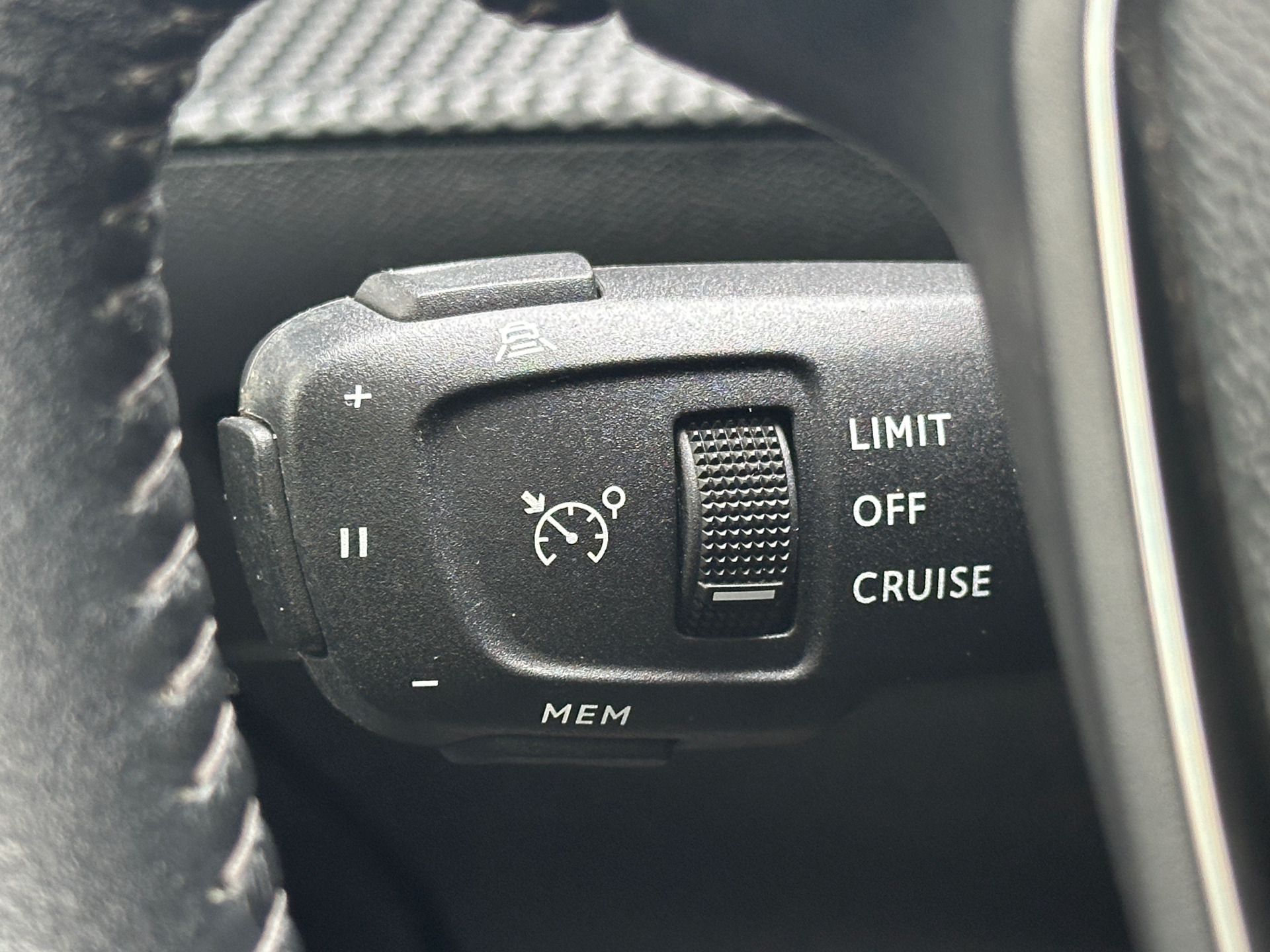 Sort Peugeot 208 fra 2020