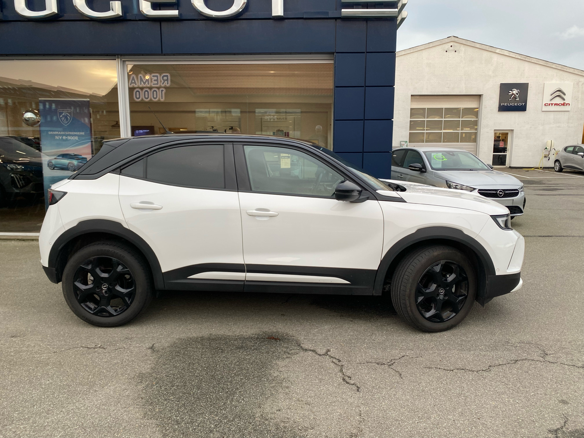 Hvid Opel Mokka fra 2023