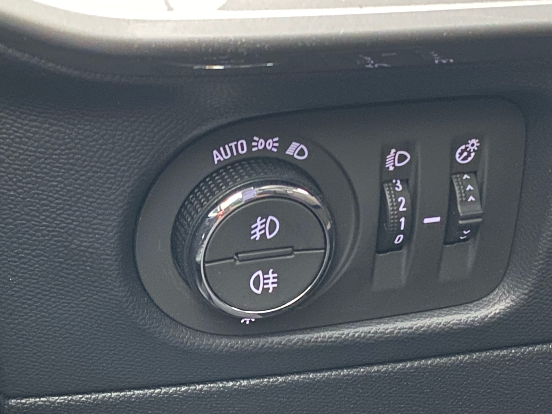 Hvid Opel Mokka fra 2023