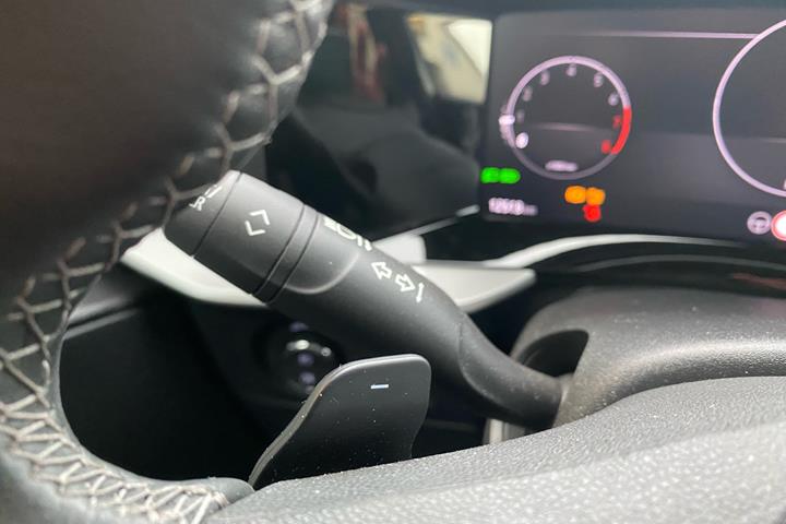 Hvid Opel Mokka fra 2023
