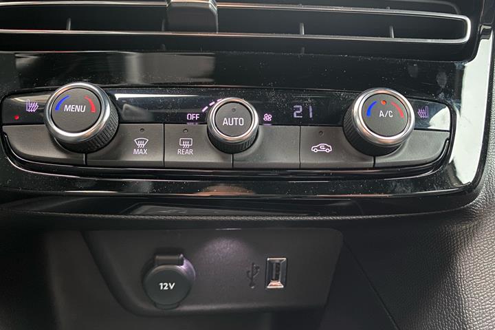 Hvid Opel Mokka fra 2023