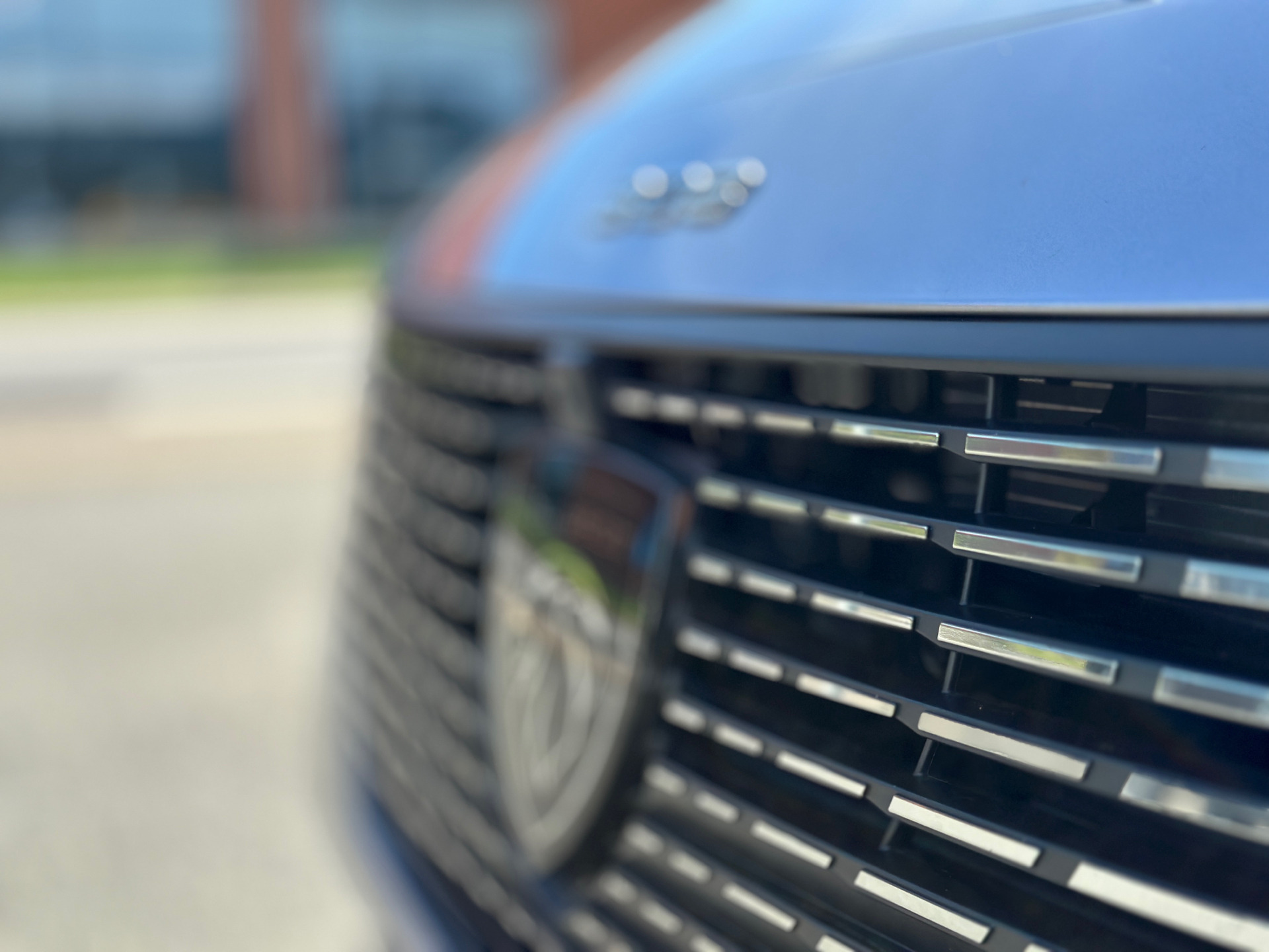 Grå Peugeot 308 fra 2023