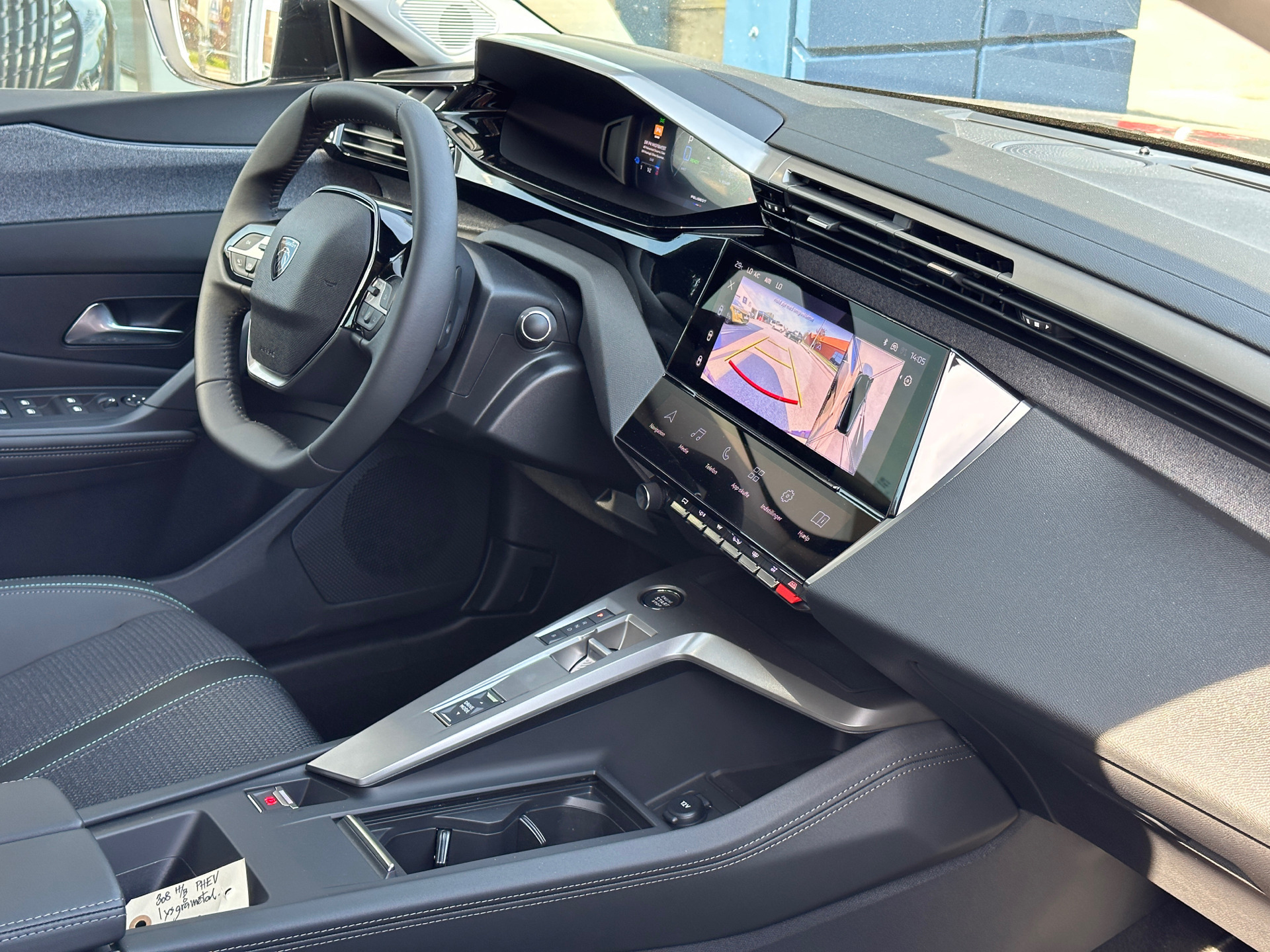 Grå Peugeot 308 fra 2023