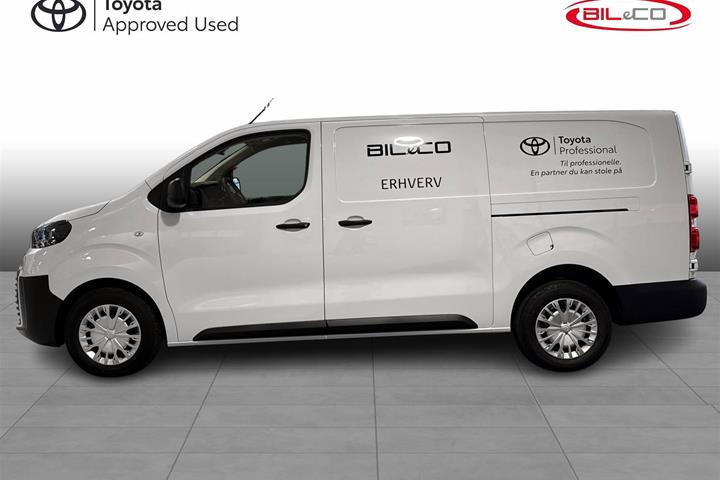 Hvid Toyota ProAce fra 2024