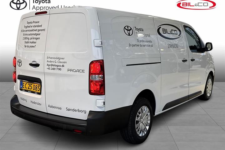 Hvid Toyota ProAce fra 2024