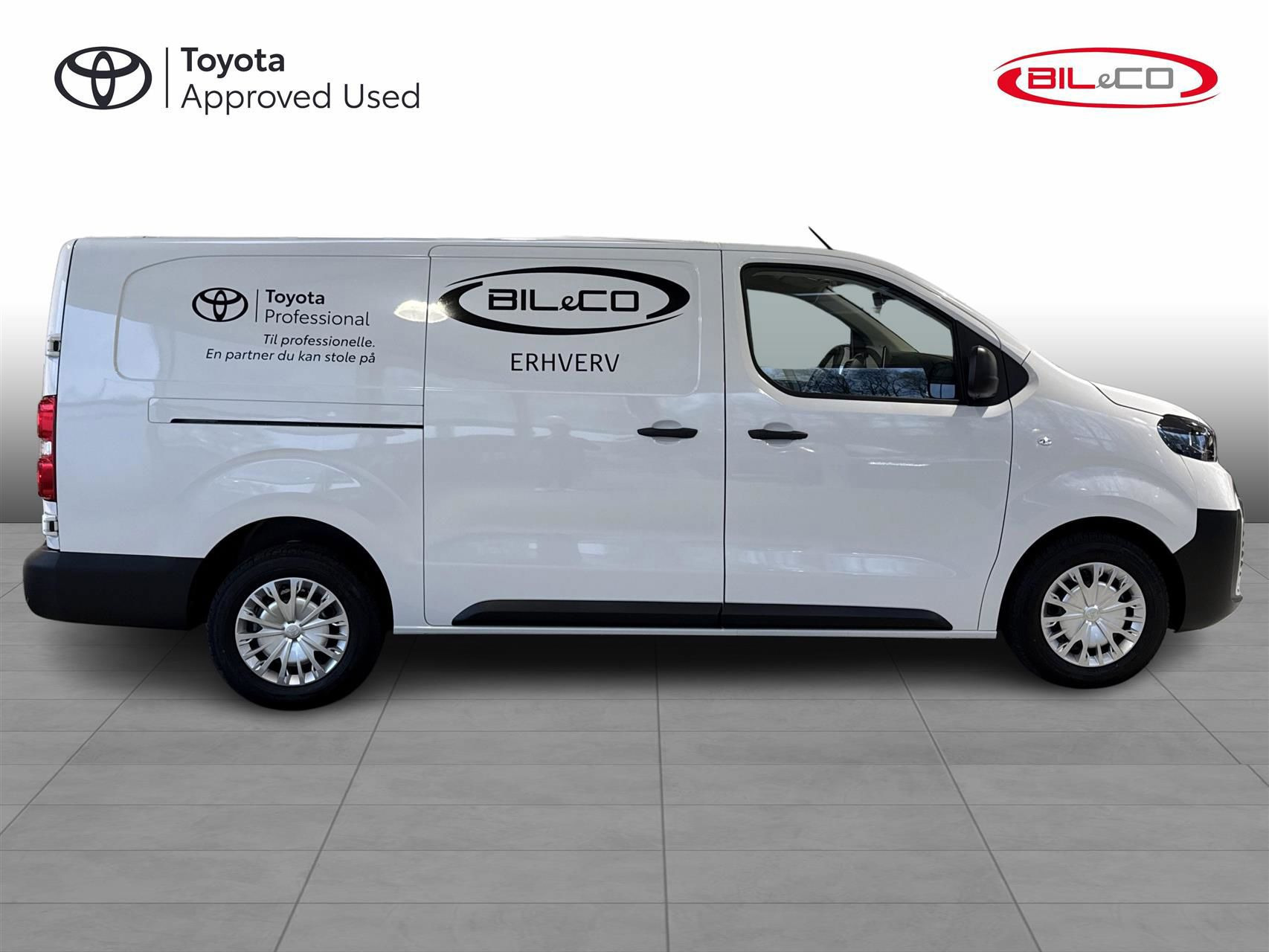 Hvid Toyota ProAce fra 2024