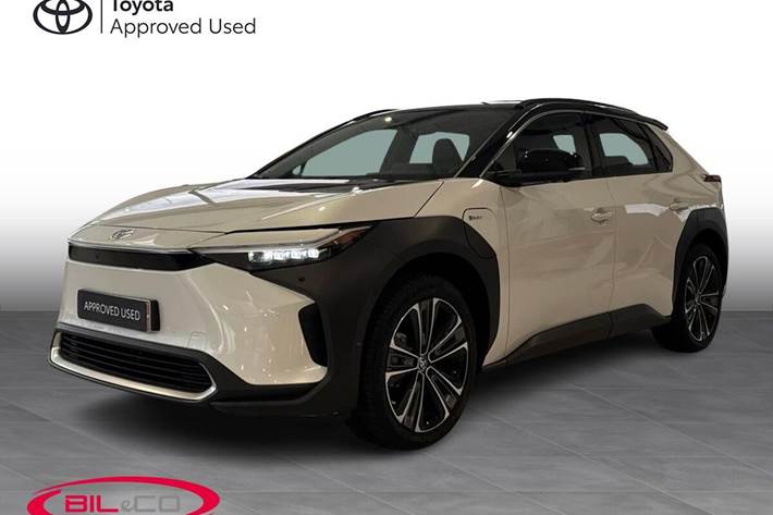 Hvid Toyota BZ4X fra 2025 set udefra