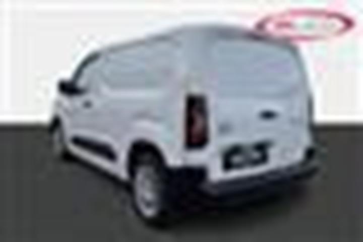 Hvid Toyota ProAce City fra 2024