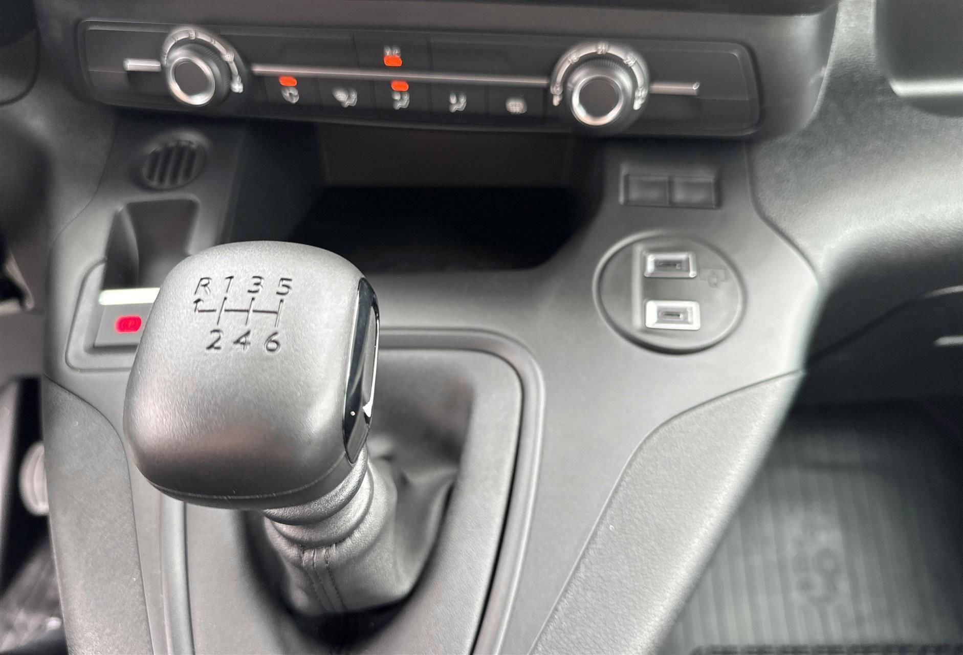 Hvid Toyota ProAce City fra 2024
